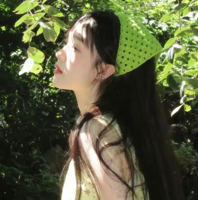 穿黄靴子的女孩